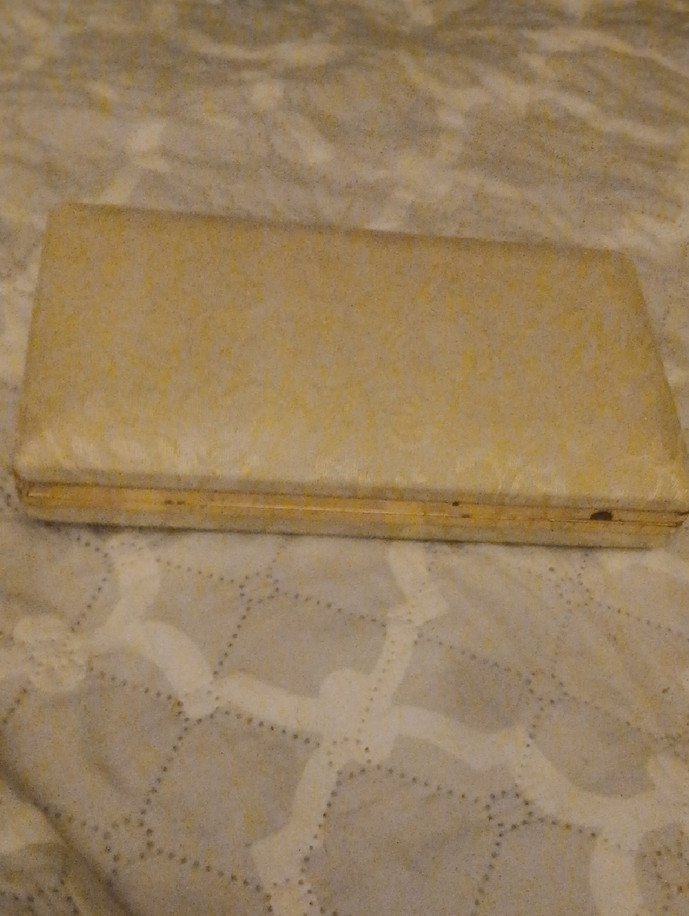 MELE VINTAGE CLAMSHELL EARRING CASE
